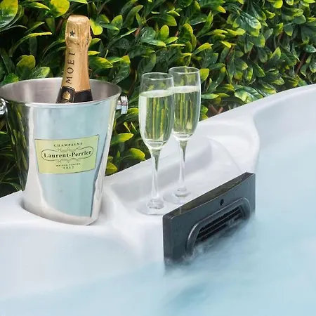 Tatil Evi 1 Bed With Hot Tub - *